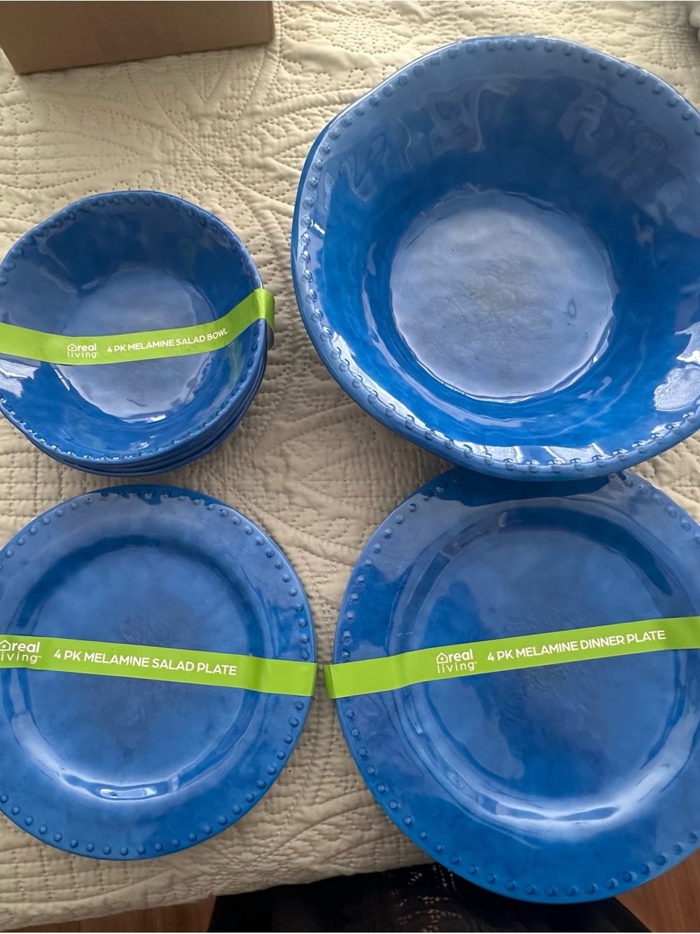 Melamine Dinnerware Set 4 dinner plates 4 salad plates, 4-bowls,1
Lg salad bowl